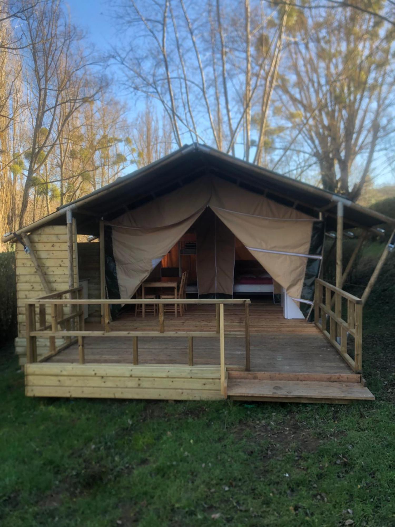 Camping Du Pont De St Gal Saint-Gal-sur-Sioule Esterno foto